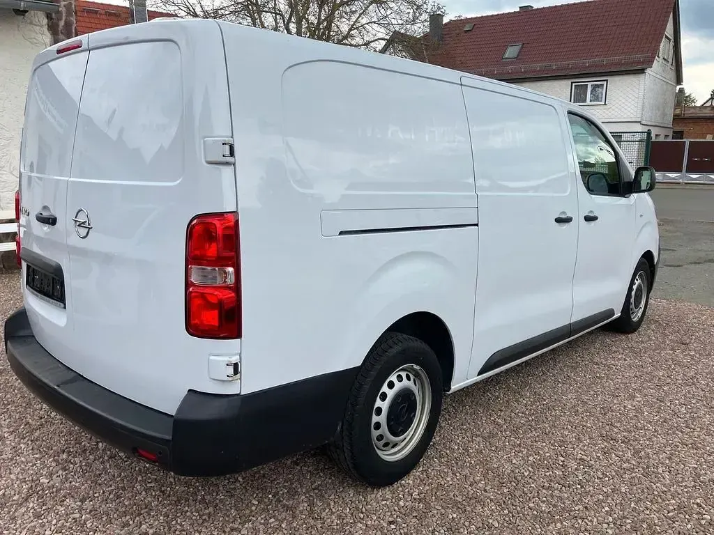 Usado Opel Vivaro Edition 144 HP (105 kW) 2023 Branco Monovolume