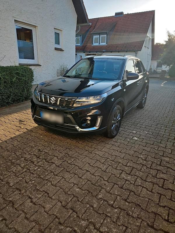 Schwarz Gebraucht 2023 Suzuki Vitara SUV | 17.250 € (Superpreis) - Bild 1/4
