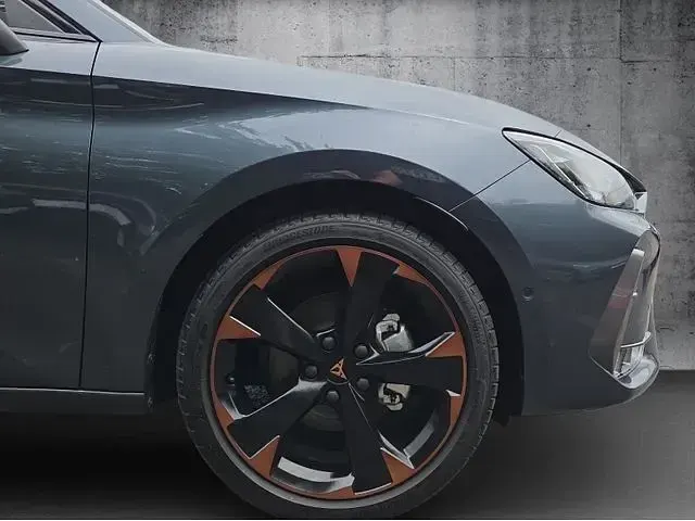 Neu Cupra Leon 150 PS (110 kW) 2026 Grau Limousine