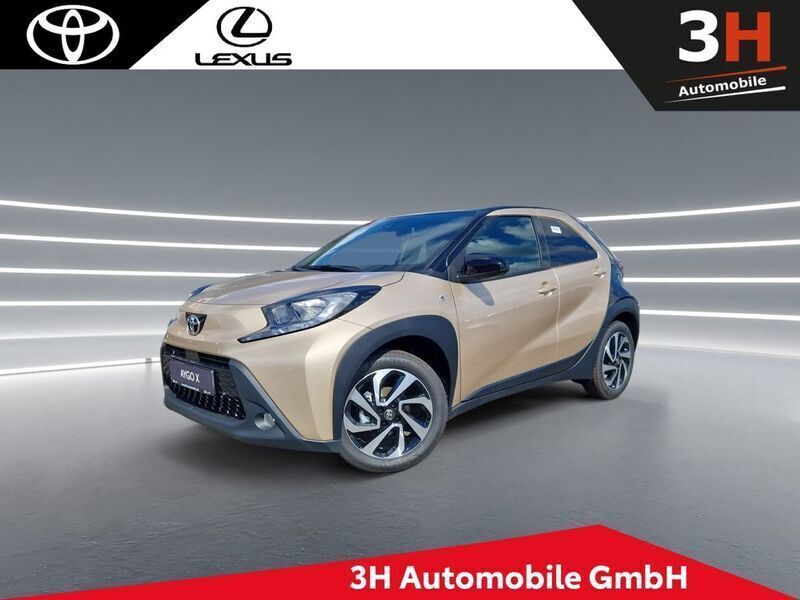 Beige Neu 2025 Toyota Aygo Team Kleinwagen | 18.990 € - Bild 1/4