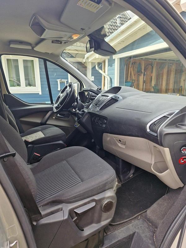 Gebraucht Ford Tourneo 155 PS (114 kW) 2012 Gold Van / Kleinbus