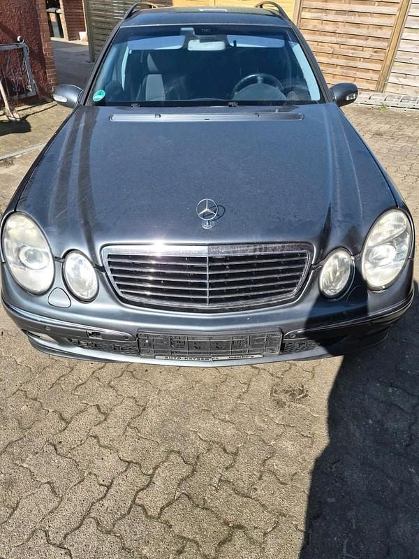 Gebraucht Mercedes E320 Avantgarde 224 PS (164 kW) 2005 Silber Kombi