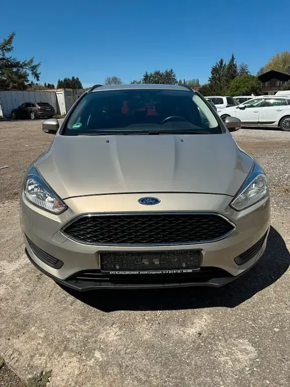 Gebraucht Ford Focus Trend 125 PS (91 kW) 2015 Silber Limousine