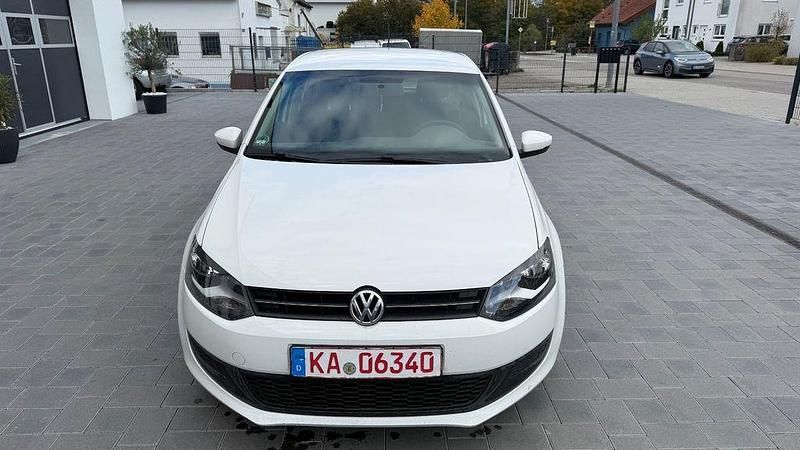 Weiß Gebraucht 2010 VW Polo Comfortline Limousine | 2.000 € (Guter Preis) - Bild 1/4