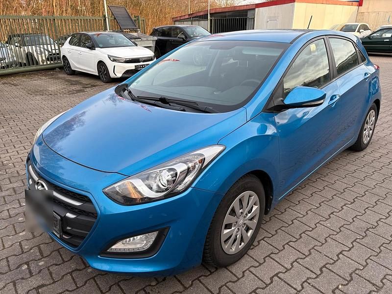 Gebraucht Hyundai i30 110 PS (80 kW) 2015 Blau Limousine