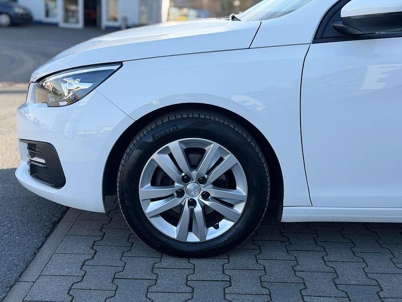 Gebraucht Peugeot 308 SW Active 131 PS (96 kW) 2020 Weiß Kombi