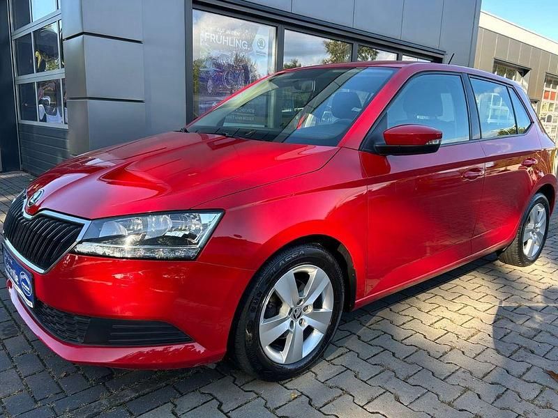 Rot Gebraucht 2021 Skoda Fabia Cool Plus Limousine | 9.850 € (Guter Preis) - Bild 1/4