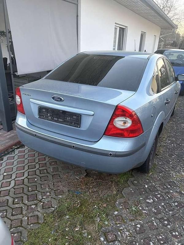 Occasion Ford Focus Trend 101 ch (74 kW) 2005 Bleue Berline