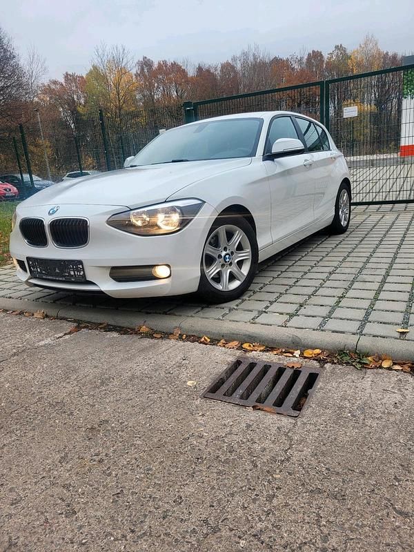 Weiß Gebraucht 2012 BMW 116 Kleinwagen | 3.999 € - Bild 1/4