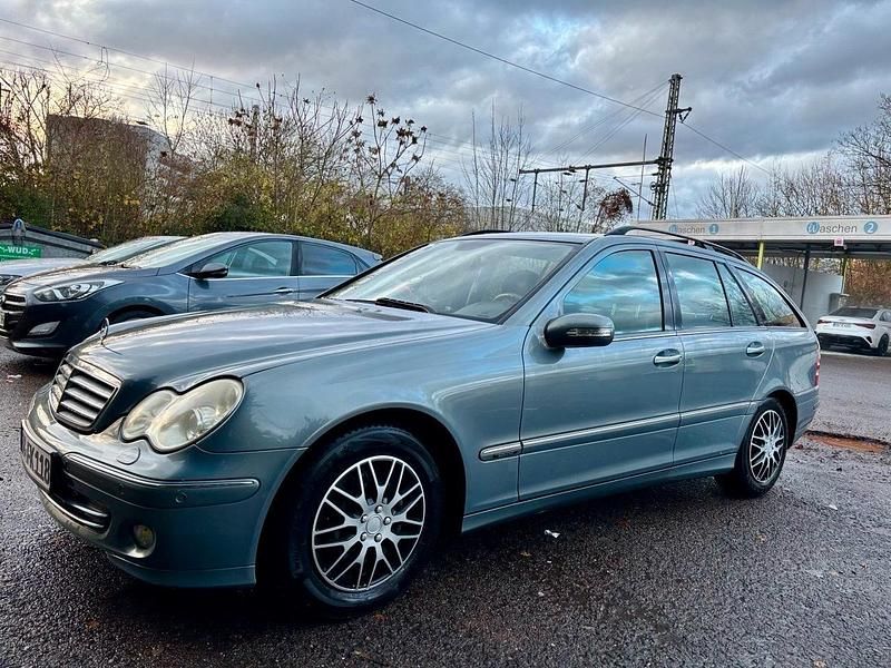 Grau Gebraucht 2007 Mercedes C220 Limousine | 5.300 € (Etwas zu teuer) - Bild 1/4