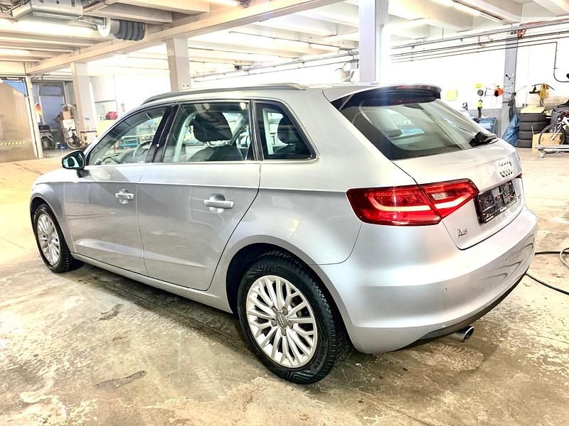 Gebraucht Audi A3 110 PS (80 kW) 2014 Silber Limousine
