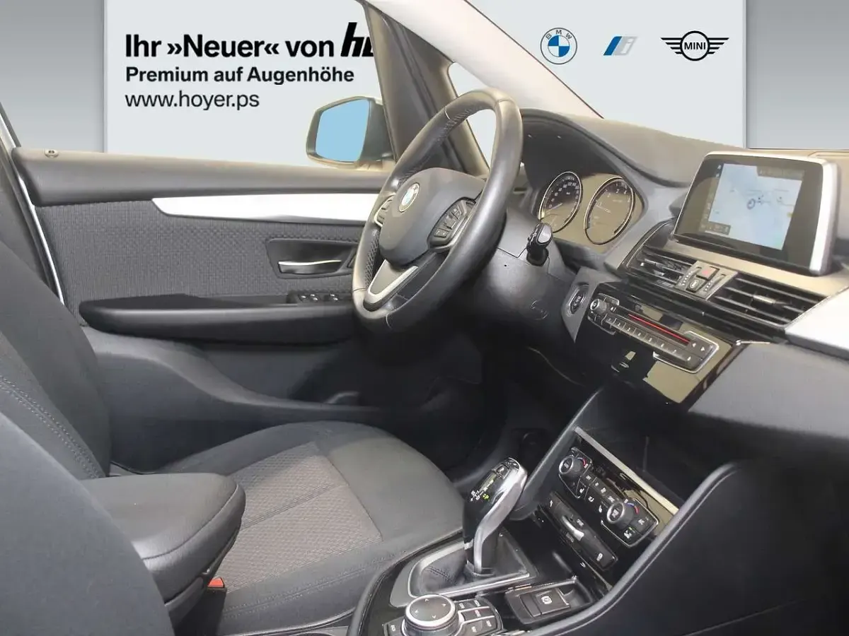 Gebraucht BMW 220 Active Tourer Advantage 192 PS (141 kW) 2019 Glaciersilber Van / Kleinbus