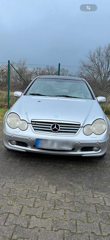 Gebraucht Mercedes C220 143 PS (105 kW) 2002 Silber Coupé