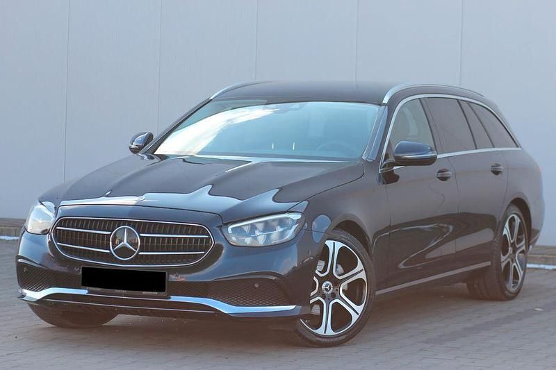 Gebraucht Mercedes E220 200 PS (147 kW) 2023 Blau Kombi