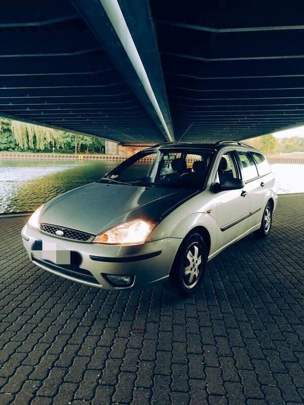 Silber Gebraucht 2002 Ford Focus Kombi | 750 € - Bild 1/1