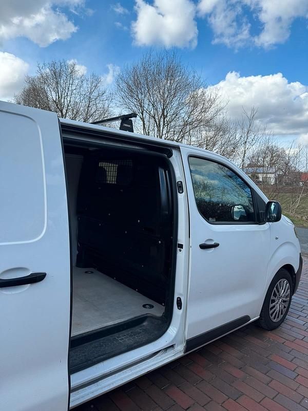 Używany Opel Vivaro 122 KM (89 kW) 2021 Biały Minivan