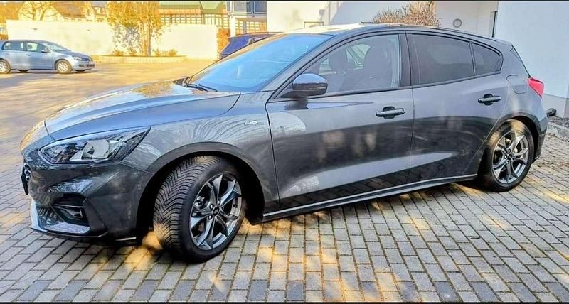 Gebraucht Ford Focus ST-Line 125 PS (91 kW) 2020 Grau Limousine