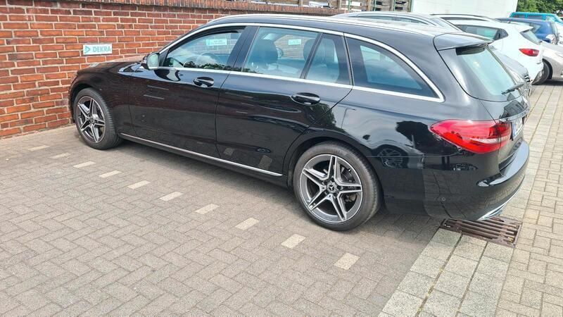 Schwarz Gebraucht 2019 Mercedes C200 AMG Kombi | 21.785 € (Superpreis) - Bild 1/4