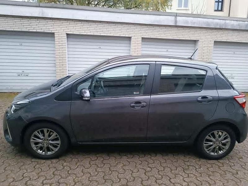 Gebraucht Toyota Yaris Comfort 111 PS (81 kW) 2018 Grau Limousine