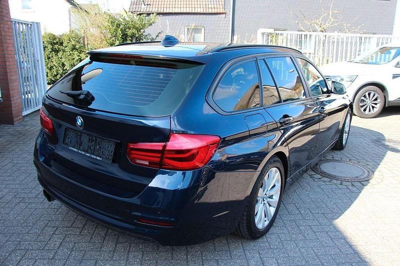 Gebraucht BMW 320 Advantage 190 PS (139 kW) 2016 Blau Kombi