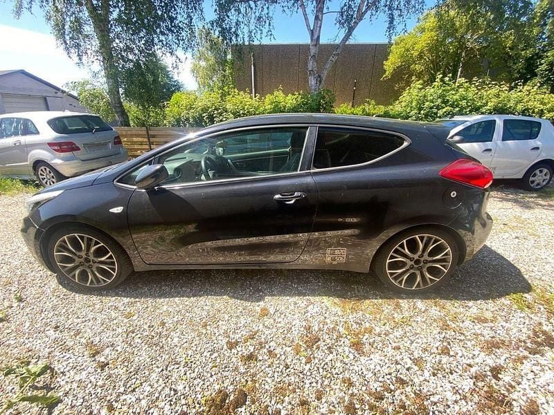 Usado Kia Ceed DREAM-TEAM Edition 99 HP (72 kW) 2013 Citadino