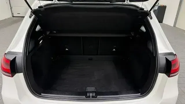 Gebraucht Mercedes B180 Style 136 PS (100 kW) 2019 Polarweiss Kleinwagen