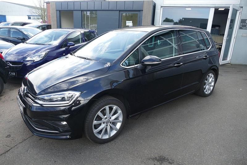 Schwarz Gebraucht 2020 VW Golf Sportsvan Highline Van / Kleinbus | 13.490 € (Fairer Preis) - Bild 1/4