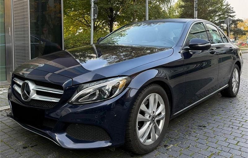 Blau Gebraucht 2018 Mercedes C200 Limousine | 16.499 € (Superpreis) - Bild 1/4
