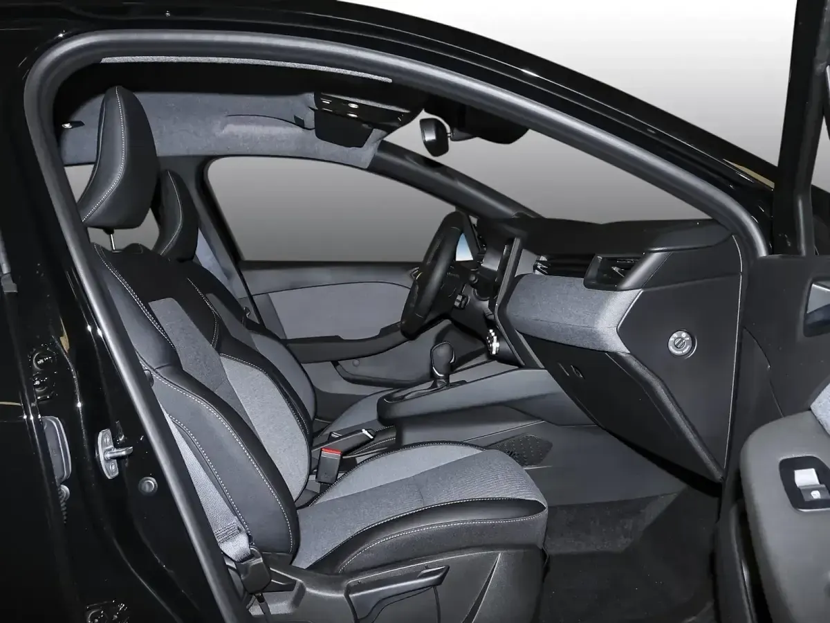 Gebraucht Renault Clio Techno 90 PS (66 kW) 2025 Black pearlschwarz Kleinwagen