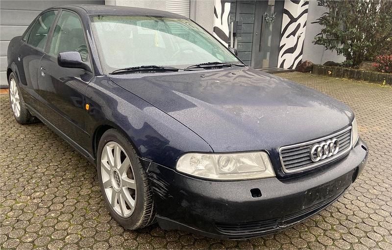 Gebraucht Audi A4 150 PS (110 kW) 1998 Blau Limousine