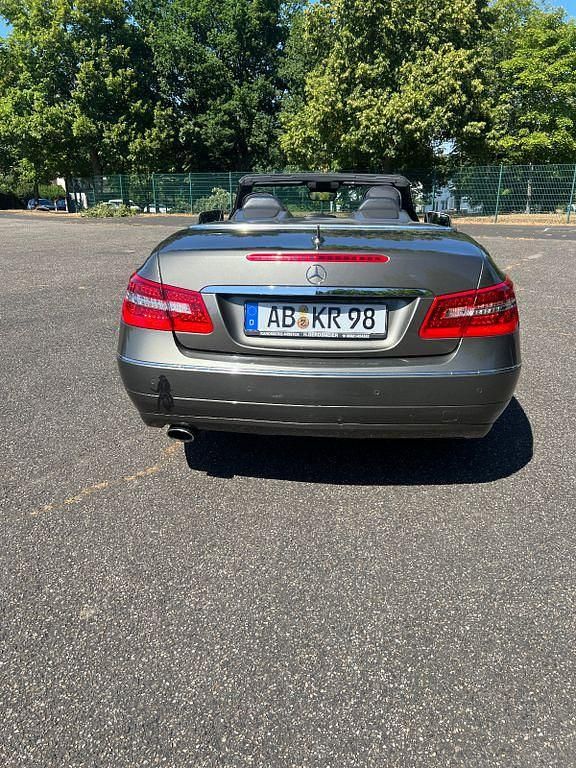 Gebraucht Mercedes E250 Avantgarde 204 PS (150 kW) 2011 Grün Cabrio