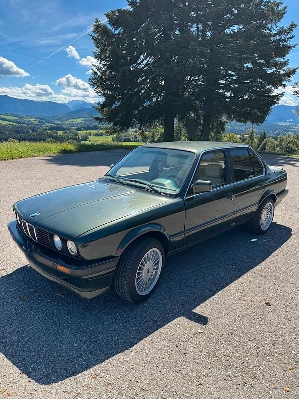 Grün Gebraucht 1989 BMW 318 Limousine | 9.999 € - Bild 1/4