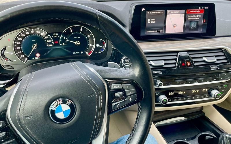 Gebraucht BMW 530 265 PS (194 kW) 2018 Blau Kombi