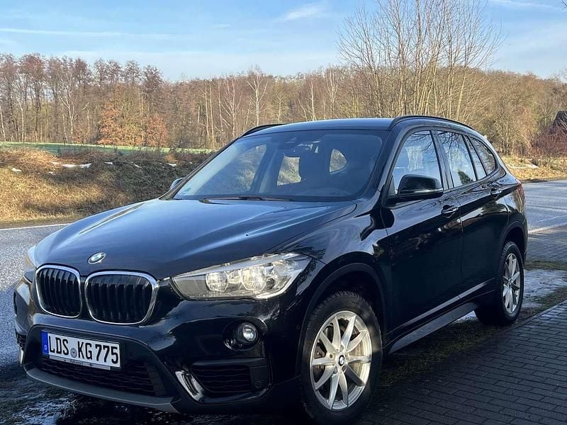 Schwarz Gebraucht 2017 BMW X1 Sport Line SUV | 13.500 € (Superpreis) - Bild 1/4