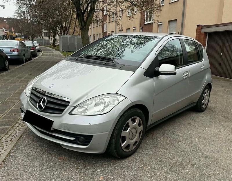 Gebraucht Mercedes A180 109 PS (80 kW) 2011 Silber Van / Kleinbus