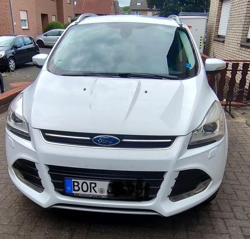Gebraucht Ford Kuga Titanium 150 PS (110 kW) 2013 Weiß SUV