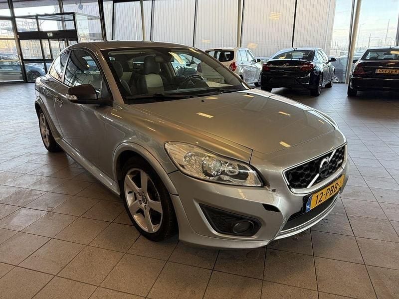 Grau Gebraucht 2011 Volvo C30 Kleinwagen | 1.790 € (Fairer Preis) - Bild 1/4