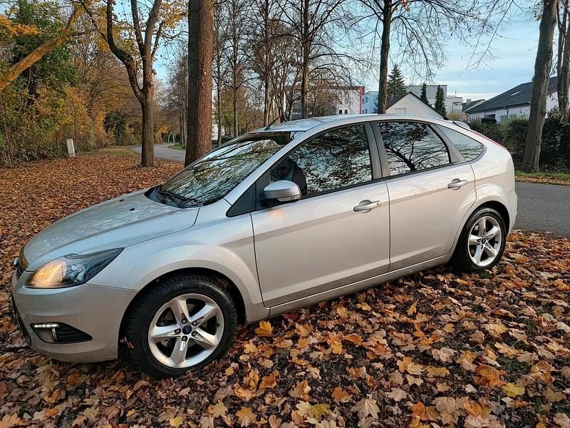 Silber Gebraucht 2009 Ford Focus Limousine | 2.500 € (Fairer Preis) - Bild 1/4