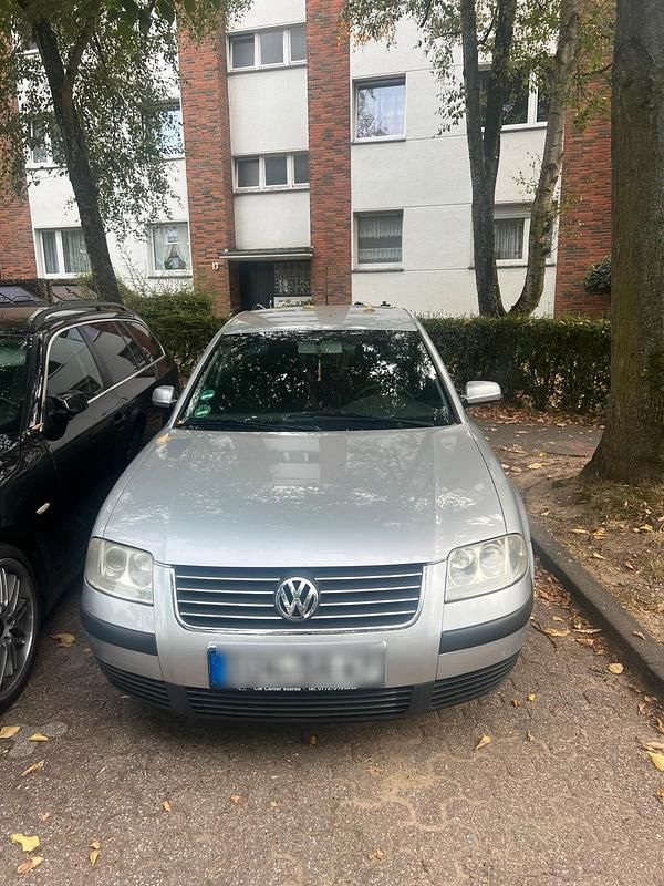 Silber Gebraucht 2000 VW Passat Limousine | 1.100 € (Fairer Preis) - Bild 1/4