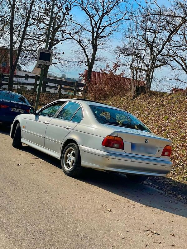 Gebraucht BMW 520 170 PS (125 kW) 2002 Silber Limousine