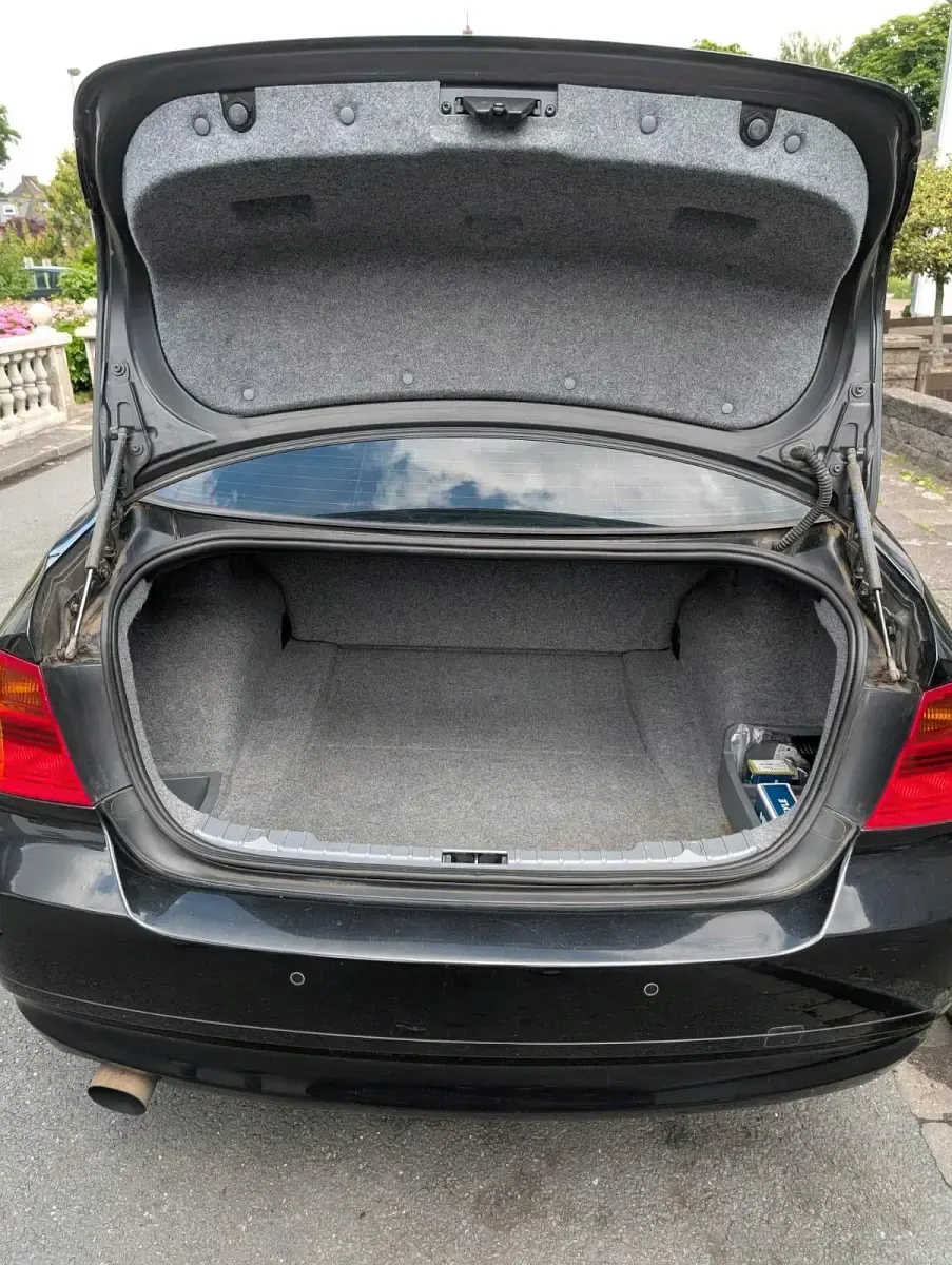 Gebraucht BMW 320 150 PS (110 kW) 2005 Schwarz Limousine