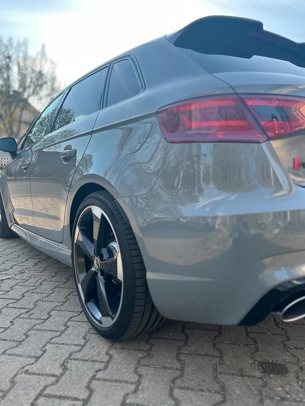 Usado Audi RS3 Performance 367 HP (269 kW) 2016 Cinzento Sedan