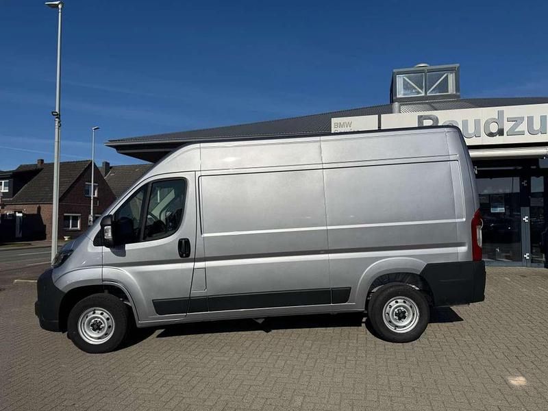 Neu Fiat Ducato 140 PS (102 kW) 2026 Artense grau Van