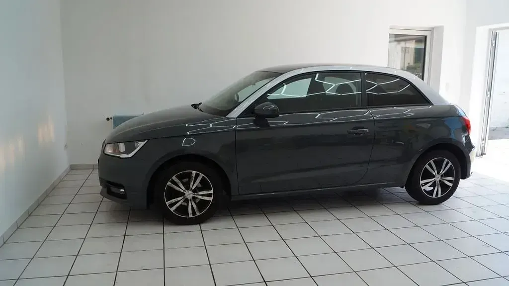 Gebraucht Audi A1 Basis 95 PS (69 kW) 2015 Grau Kleinwagen