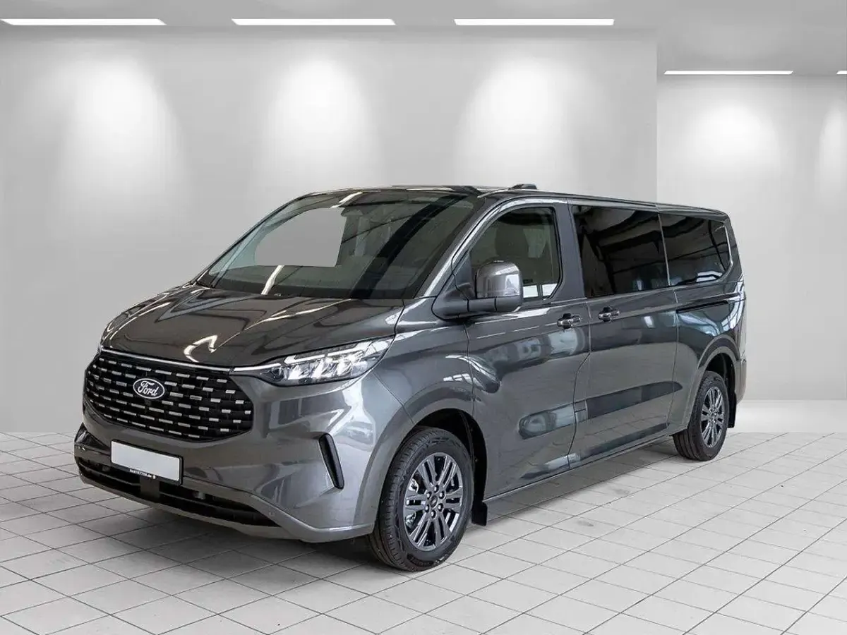Neu Ford Tourneo Titanium 150 PS (110 kW) 2025 Grau Van / Kleinbus