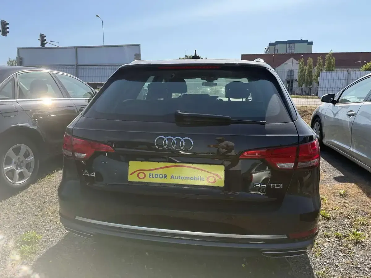 Gebraucht Audi A4 Sport 150 PS (110 kW) 2018 Mythosschwarz metallic Kombi