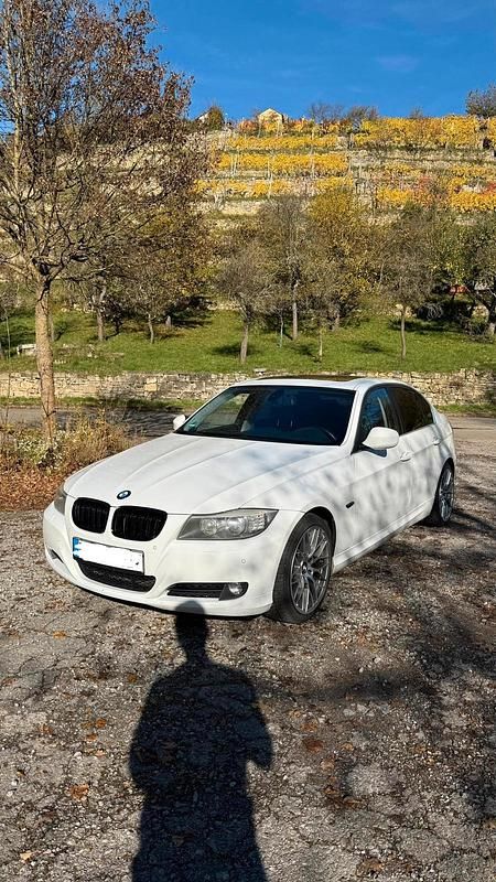 Weiß Gebraucht 2008 BMW 330 Limousine | 9.700 € (Guter Preis) - Bild 1/4