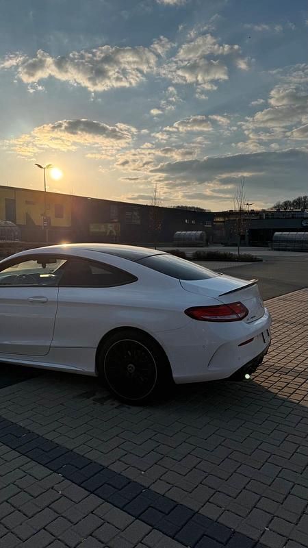 Gebraucht Mercedes C400 333 PS (244 kW) 2017 Weiß Coupé