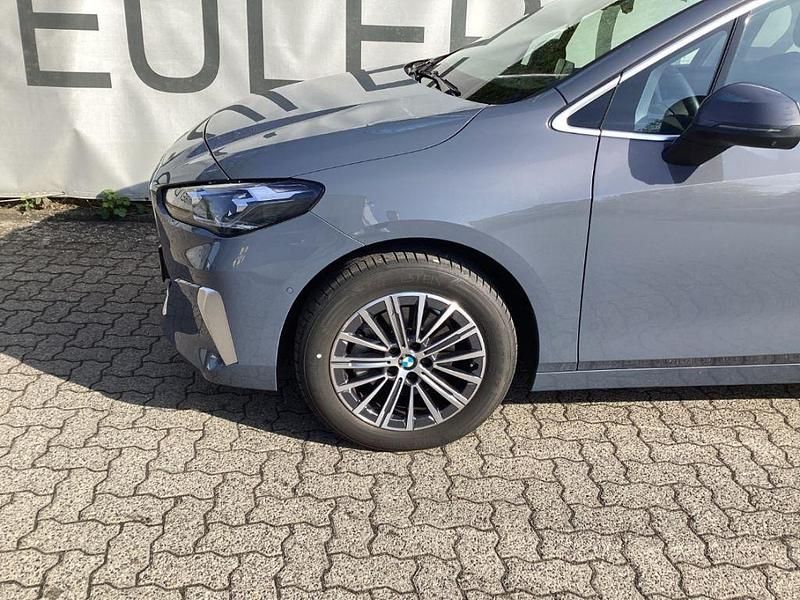 Gebraucht BMW 220 Active Tourer Luxury Line 170 PS (125 kW) 2025 Grau Van / Kleinbus