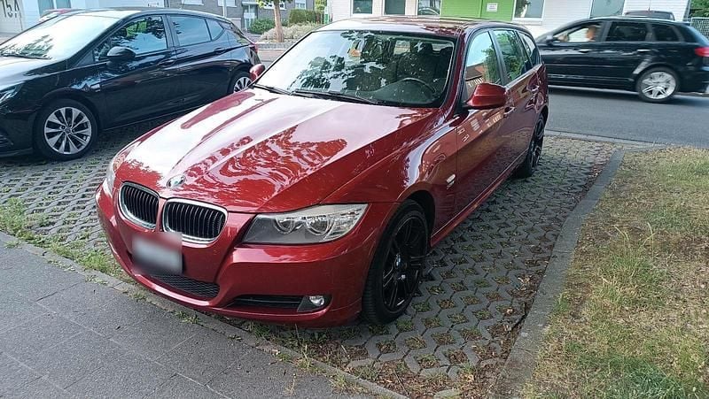 Rot Gebraucht 2012 BMW 320 Kombi | 4.500 € (Superpreis) - Bild 1/4